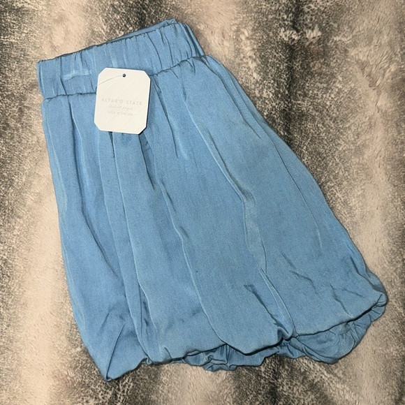 Altar’d State- light chambray bubble shorts -XS - Picture 3 of 4